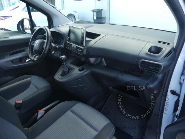 12 - Toyota Proace City Verso 1.5 D-4D 2023r. DW3WP69 Magnice