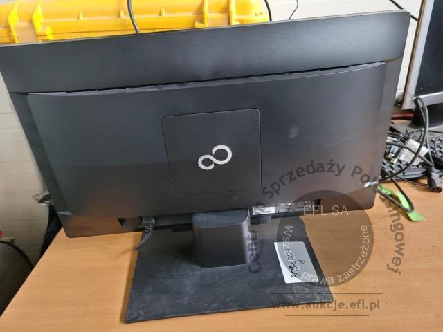 7 - Komputer stacjonarny Fujitsu E520 E85 + monitor Fujitsu