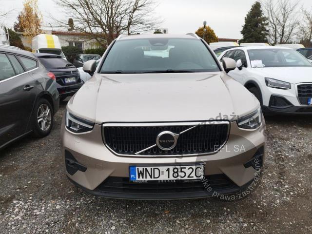 6 - Volvo  XC40 B3 Core aut 2022r. WND1852C Pojazd znajduje się w firmie ARCTOS GROUP sp. z o.o. Al. Krakowska 7, 02-183 Warszawa