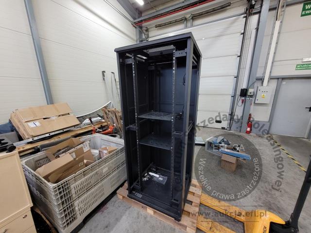 2 - Szafa rack 19"  42U wraz z osprzętem