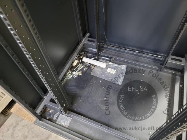 6 - Szafa rack 19"  42U wraz z osprzętem
