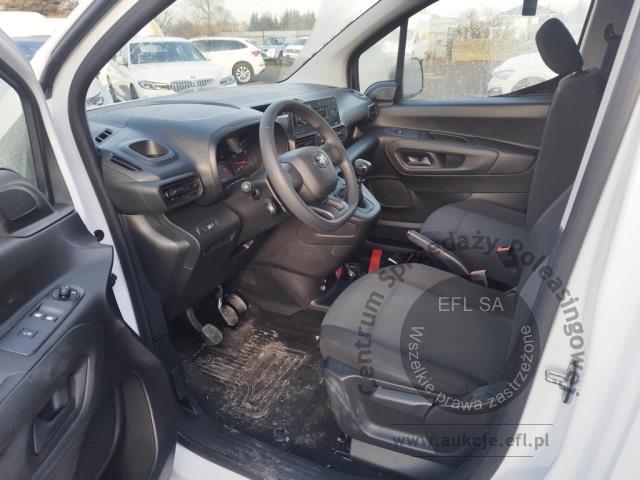 7 - Toyota Proace City 1.5 D-4D Standard  2022r. DW5UA58 Pojazd znajduje się w firmie ARCTOS GROUP sp. z o.o. Al. Krakowska 7, 02-183 Warszawa
