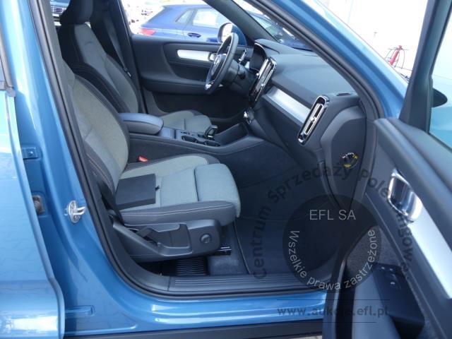 12 - VOLVO XC40 B3 Core Automat Kombi 2023r. DW4VX21 Pojazd znajduje się w firmie MDM AUTO sp. z o.o. ul. Morska 78A, 81-225 Gdynia