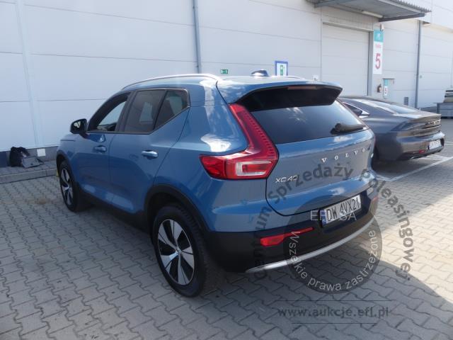 4 - VOLVO XC40 B3 Core Automat Kombi 2023r. DW4VX21 Pojazd znajduje się w firmie MDM AUTO sp. z o.o. ul. Morska 78A, 81-225 Gdynia