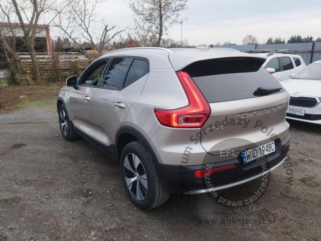 2 - Volvo  XC40 B3 Core aut 2022r. WND1948C Pojazd znajduje się w firmie ARCTOS GROUP sp. z o.o. Al. Krakowska 7, 02-183 Warszawa