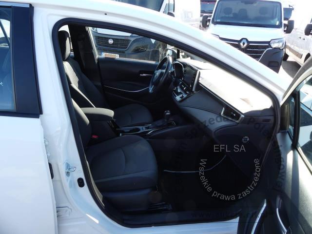 7 - TOYOTA COROLLA 1.8 VVT-I HYBRID CVT 2021r.