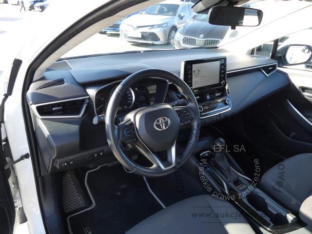 8 - TOYOTA COROLLA 1.8 VVT-I HYBRID CVT 2021r.