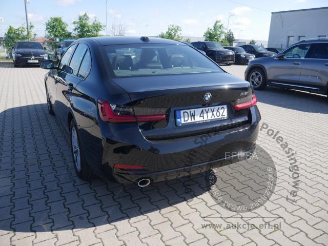 2 - BMW 318i Automat Sedan 2024r. DW4YX62  Pojazd znajduje się w firmie ARCTOS GROUP sp. z o.o. Al. Krakowska 7, 02-183 Warszawa