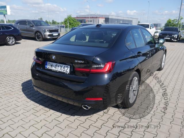 4 - BMW 318i Automat Sedan 2024r. DW4YX62  Pojazd znajduje się w firmie ARCTOS GROUP sp. z o.o. Al. Krakowska 7, 02-183 Warszawa