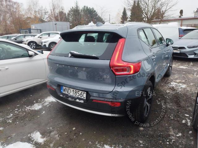 4 - Volvo  XC40 B3 Core 2022r. WND1856C Pojazd znajduje się w firmie ARCTOS GROUP sp. z o.o. Al. Krakowska 7, 02-183 Warszawa