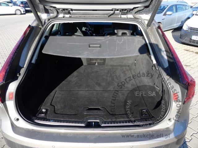 9 - Volvo V90 CC B4 D AWD Pro 2021r. WW048SM Magnice