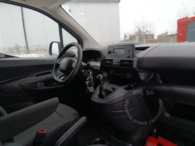 5 - Toyota Proace City 1.5 D-4D Standard  2020r. DW7KK52 Magnice