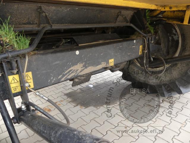 12 - EFL Finance Kombajn zbożowy New Holland CSX 7070 2009r. z hederem i wózkiem