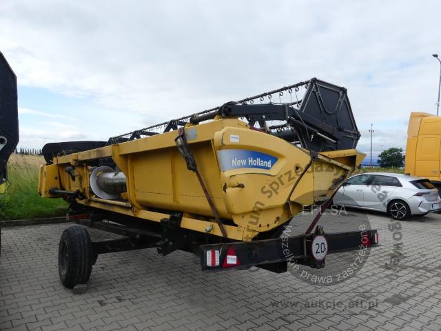 27 - EFL Finance Kombajn zbożowy New Holland CSX 7070 2009r. z hederem i wózkiem