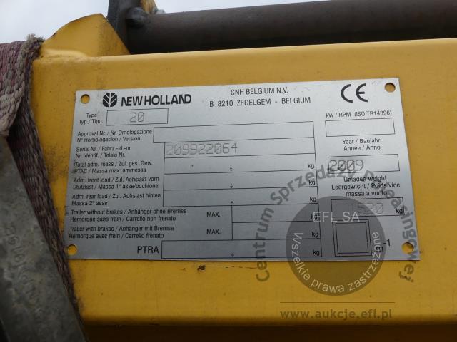 32 - EFL Finance Kombajn zbożowy New Holland CSX 7070 2009r. z hederem i wózkiem