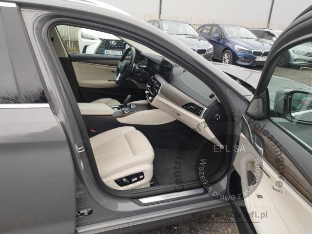 8 - BMW  Seria 5 2022r. WND9148A Pojazd znajduje się w firmie ARCTOS GROUP sp. z o.o. Al. Krakowska 7, 02-183 Warszawa