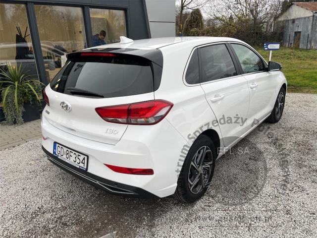 4 - Hyundai  i30  2022r. GD8F354 Pojazd znajduje się w firmie MDM AUTO sp. z o.o. ul. Zawodników 1, 80-729 Gdańsk