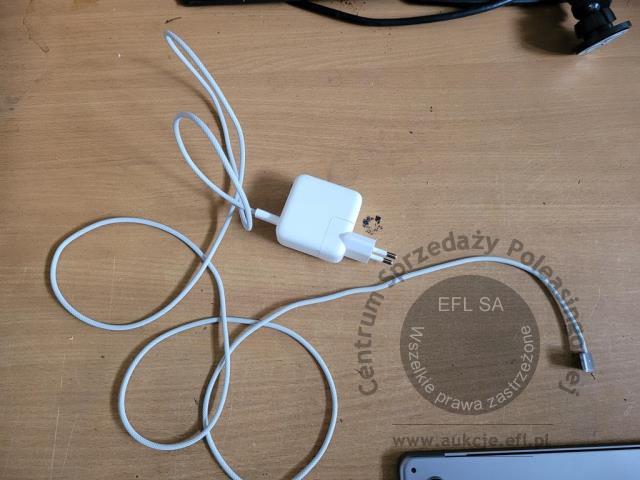 6 - Komputer przenośny Apple MacBook A2681