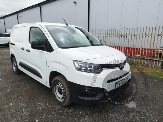 3 - Toyota Proace City 1.5 D-4D Standard  2022r. DW7US01 Pojazd znajduje się w firmie ARCTOS GROUP sp. z o.o. Al. Krakowska 7, 02-183 Warszawa