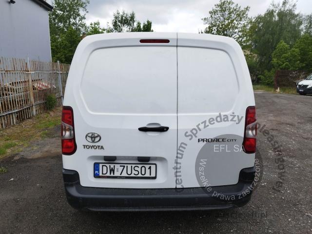 4 - Toyota Proace City 1.5 D-4D Standard  2022r. DW7US01 Pojazd znajduje się w firmie ARCTOS GROUP sp. z o.o. Al. Krakowska 7, 02-183 Warszawa