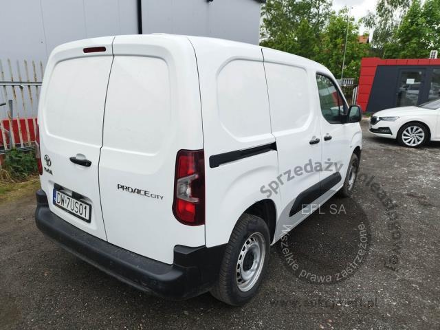 5 - Toyota Proace City 1.5 D-4D Standard  2022r. DW7US01 Pojazd znajduje się w firmie ARCTOS GROUP sp. z o.o. Al. Krakowska 7, 02-183 Warszawa