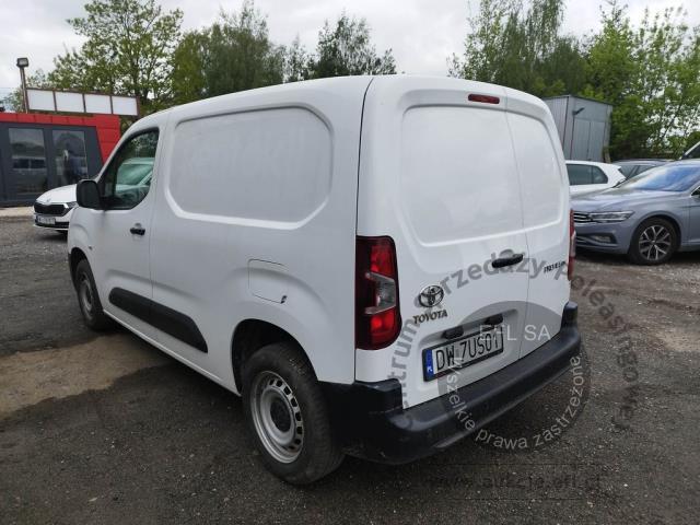 6 - Toyota Proace City 1.5 D-4D Standard  2022r. DW7US01 Pojazd znajduje się w firmie ARCTOS GROUP sp. z o.o. Al. Krakowska 7, 02-183 Warszawa