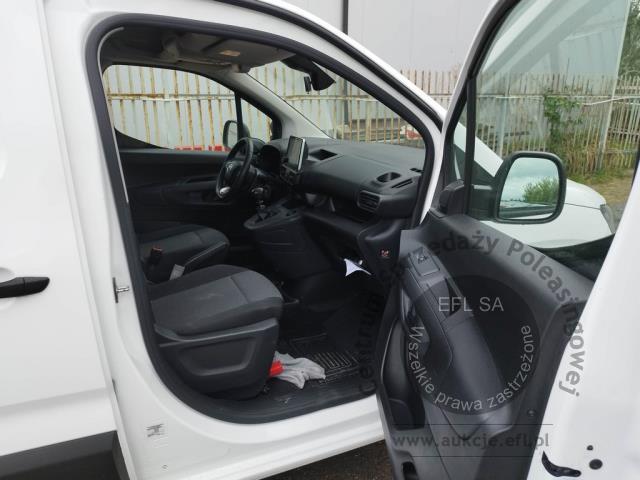 10 - Toyota Proace City 1.5 D-4D Standard  2022r. DW7US01 Pojazd znajduje się w firmie ARCTOS GROUP sp. z o.o. Al. Krakowska 7, 02-183 Warszawa