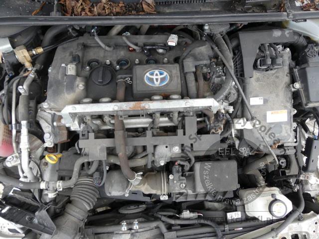 6 - TOYOTA COROLLA 1.8 HYBRID SEDAN LPG 2021r.