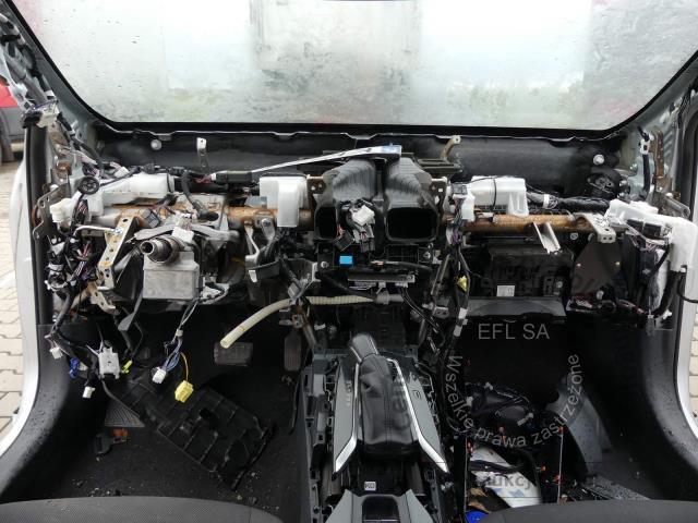 8 - TOYOTA COROLLA 1.8 HYBRID SEDAN LPG 2021r.