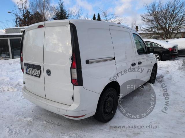 4 - Volkswagen  Caddy 2.0 TDI 2022r. DW8UR65 Pojazd znajduje się w firmie ARCTOS GROUP sp. z o.o. Al. Krakowska 7, 02-183 Warszawa
