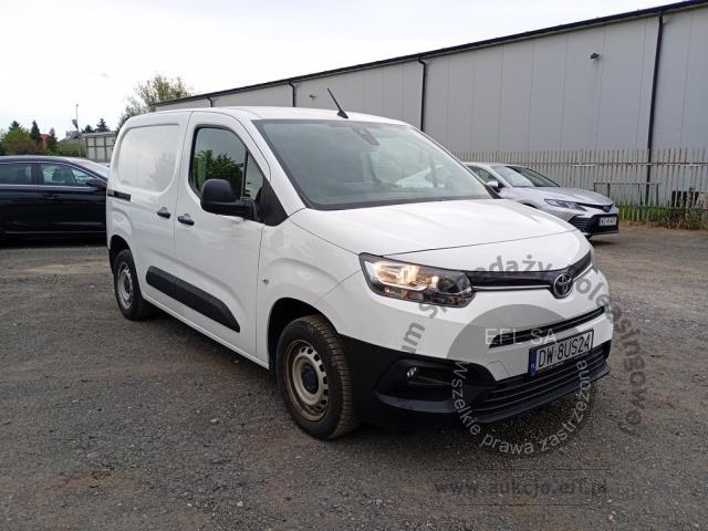 2 - Toyota Proace City 1.5 D-4D Standard  2022r. DW8US24 Pojazd znajduje się w firmie ARCTOS GROUP sp. z o.o. Al. Krakowska 7, 02-183 Warszawa