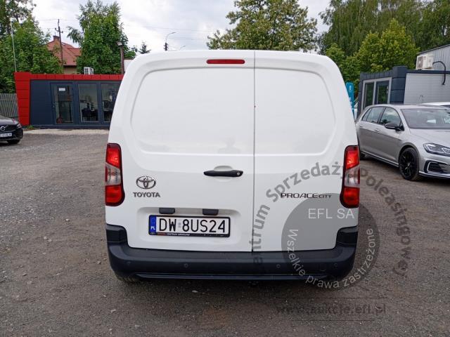 4 - Toyota Proace City 1.5 D-4D Standard  2022r. DW8US24 Pojazd znajduje się w firmie ARCTOS GROUP sp. z o.o. Al. Krakowska 7, 02-183 Warszawa