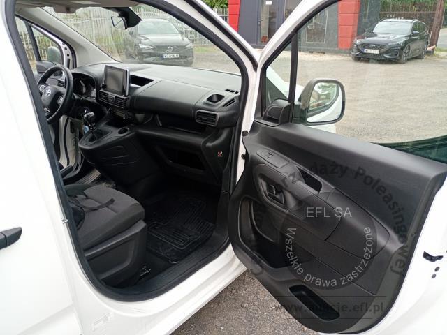 10 - Toyota Proace City 1.5 D-4D Standard  2022r. DW8US24 Pojazd znajduje się w firmie ARCTOS GROUP sp. z o.o. Al. Krakowska 7, 02-183 Warszawa