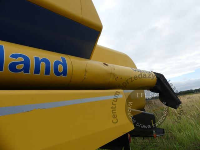16 - EFL Finance Kombajn zbożowy New Holland CSX 7070 2009r. z hederem i wózkiem