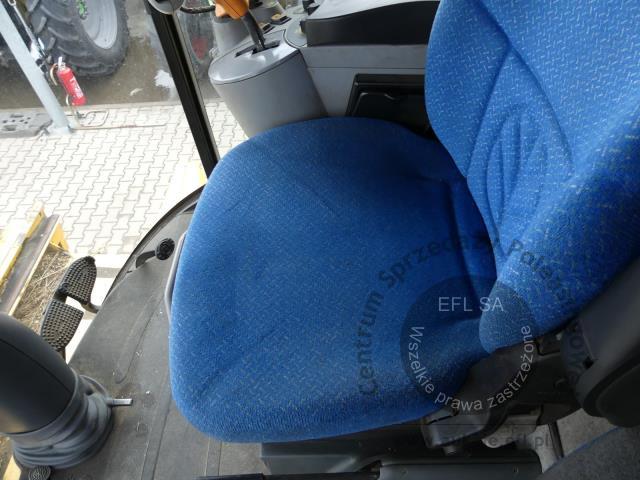 19 - EFL Finance Kombajn zbożowy New Holland CSX 7070 2009r. z hederem i wózkiem