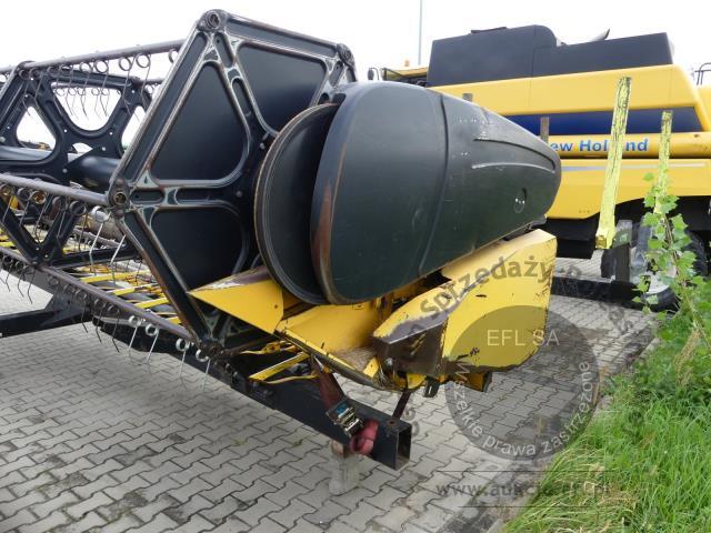 30 - EFL Finance Kombajn zbożowy New Holland CSX 7070 2009r. z hederem i wózkiem