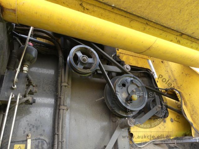 8 - EFL Finance Kombajn zbożowy New Holland CSX 7070 2009r. z hederem i wózkiem