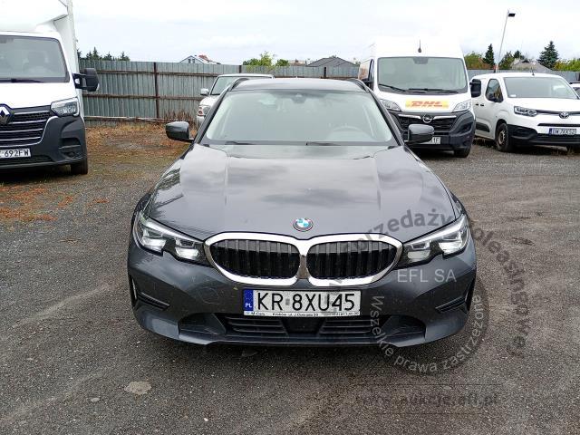 2 - BMW 318i aut 2022r. KR8XU45 Pojazd znajduje się w firmie ARCTOS GROUP sp. z o.o. Al. Krakowska 7, 02-183 Warszawa