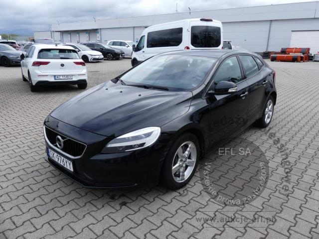 1 - VOLVO V40 D2 2.0 120KM  2017r.