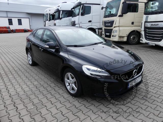 2 - VOLVO V40 D2 2.0 120KM  2017r.