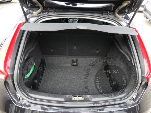 11 - VOLVO V40 D2 2.0 120KM  2017r.