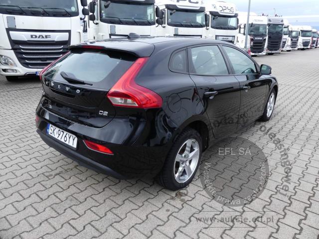 13 - VOLVO V40 D2 2.0 120KM  2017r.