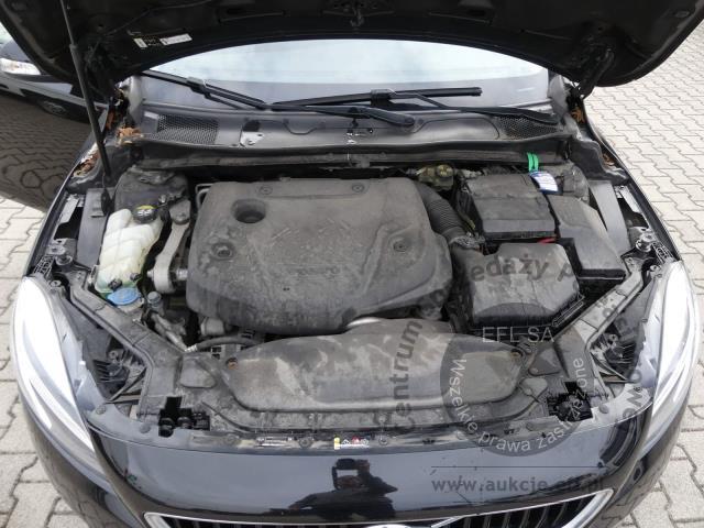 4 - VOLVO V40 D2 2.0 120KM  2017r.