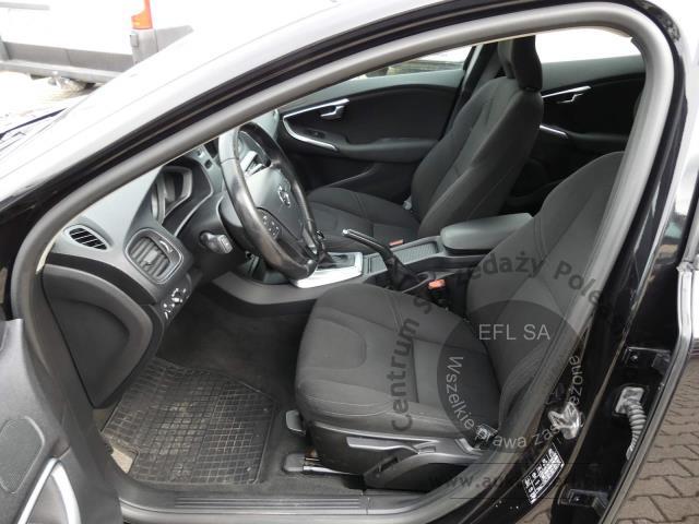 6 - VOLVO V40 D2 2.0 120KM  2017r.