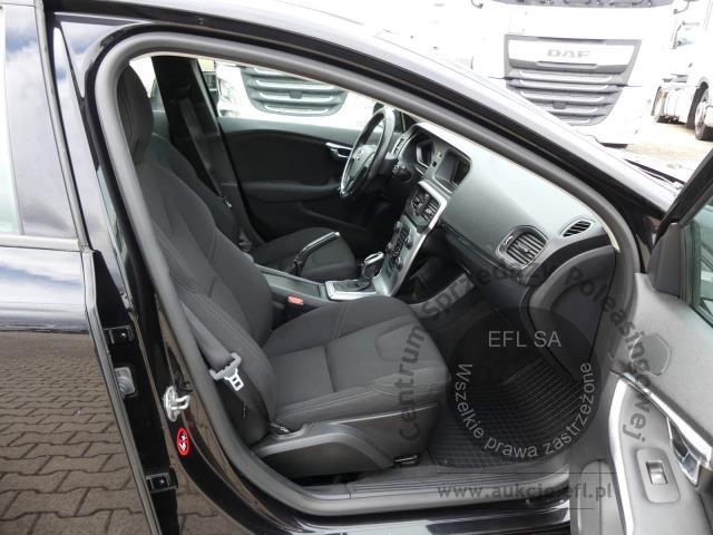 8 - VOLVO V40 D2 2.0 120KM  2017r.