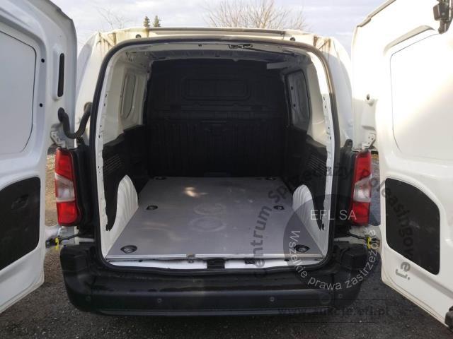7 - Toyota  Proace City 1.5 D-4D Standard 2,0t  2022r. DW7TX30 Pojazd znajduje się w firmie ARCTOS GROUP sp. z o.o. Al. Krakowska 7, 02-183 Warszawa