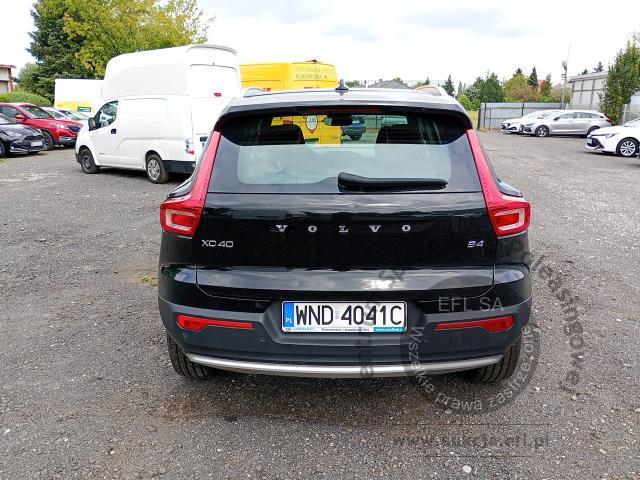 4 - VOLVO XC40 B4 Core aut 2022r. WND4041C Pojazd znajduje się w firmie ARCTOS GROUP sp. z o.o. Al. Krakowska 7, 02-183 Warszawa