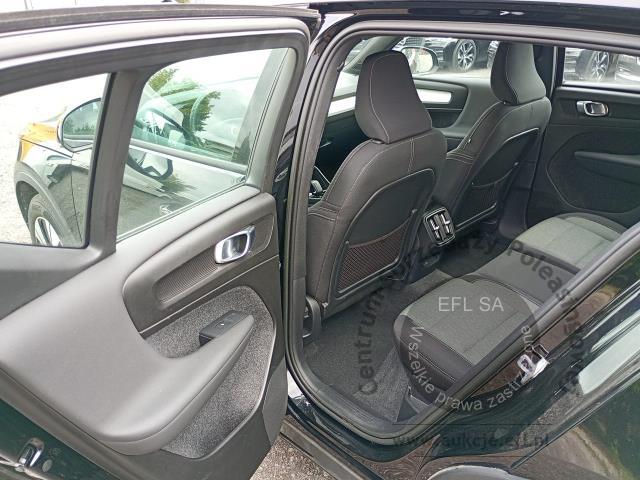 8 - VOLVO XC40 B4 Core aut 2022r. WND4041C Pojazd znajduje się w firmie ARCTOS GROUP sp. z o.o. Al. Krakowska 7, 02-183 Warszawa
