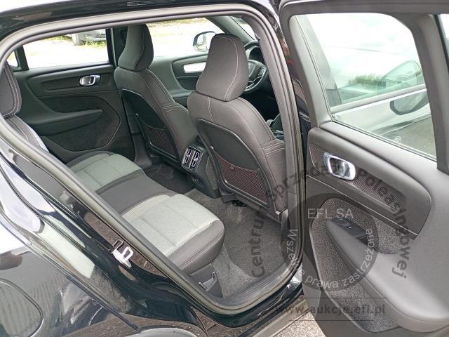 9 - VOLVO XC40 B4 Core aut 2022r. WND4041C Pojazd znajduje się w firmie ARCTOS GROUP sp. z o.o. Al. Krakowska 7, 02-183 Warszawa