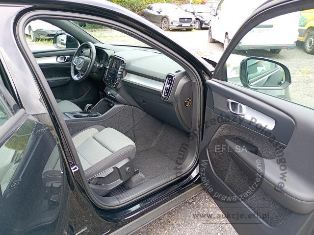 10 - VOLVO XC40 B4 Core aut 2022r. WND4041C Pojazd znajduje się w firmie ARCTOS GROUP sp. z o.o. Al. Krakowska 7, 02-183 Warszawa